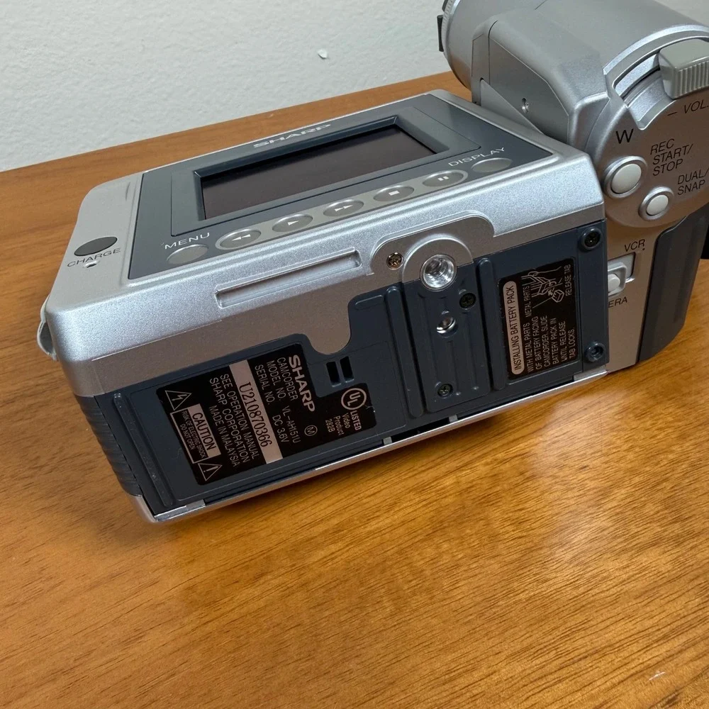 Sharp Viewcam VL-AH151 Hi8 Camcorder 400x Digital Zoom w/ Accessories No Battery
